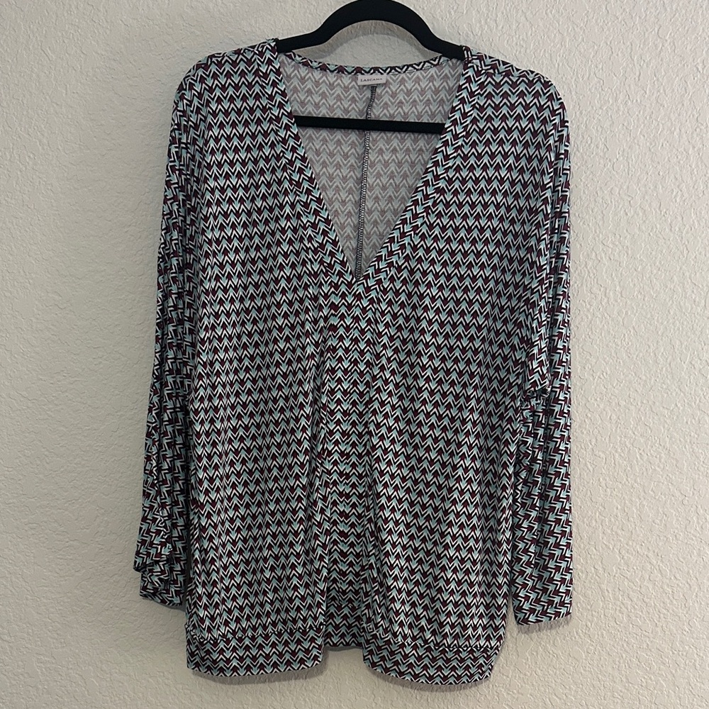 V-Neck Zigzag Tunic Top in Black & White